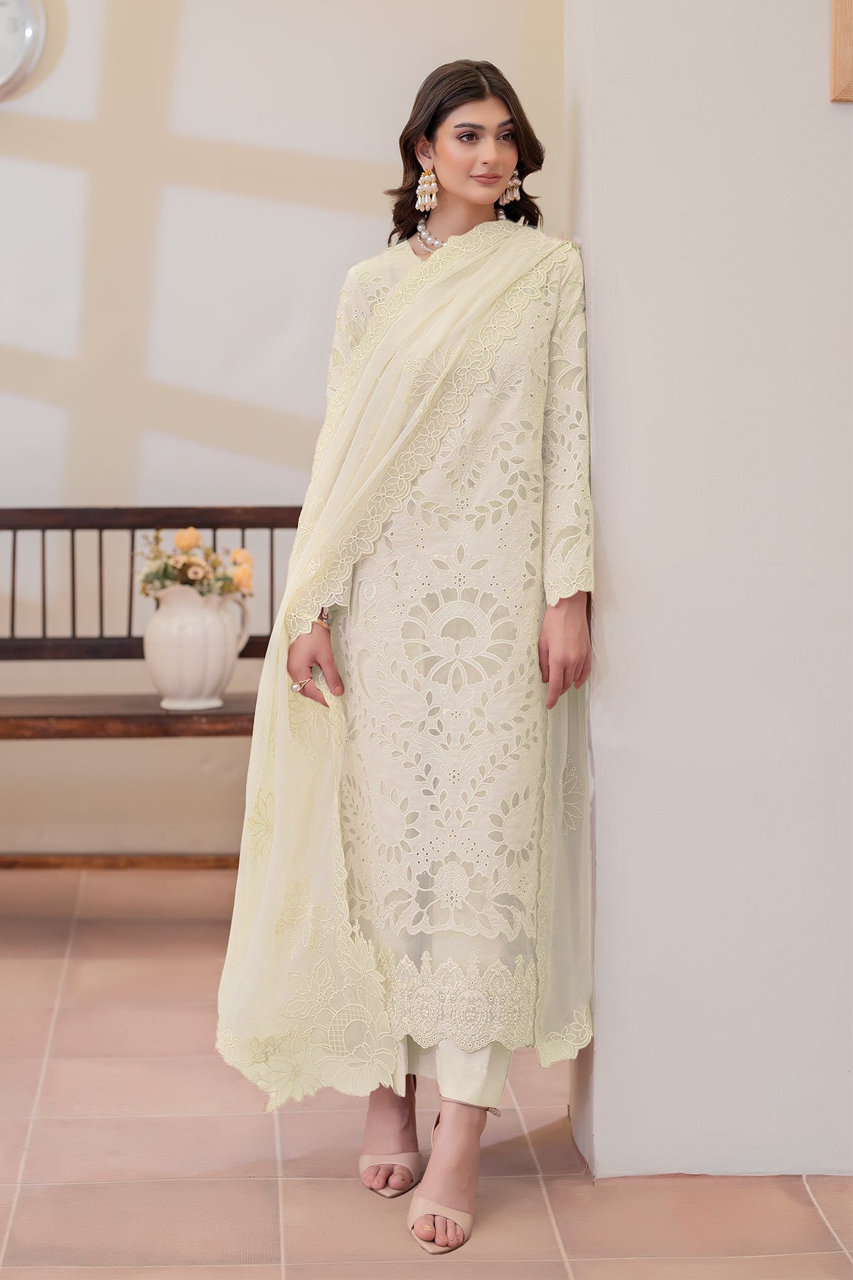 IP-134 Zareha (Off White)